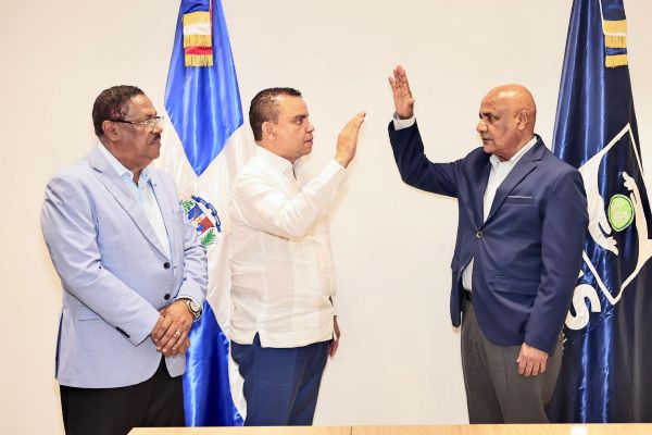 Juramentan a Rafael de Luna coordinador nacional hospitales juramentan-a-rafael-de-luna-coordinador-nacional-hospitales