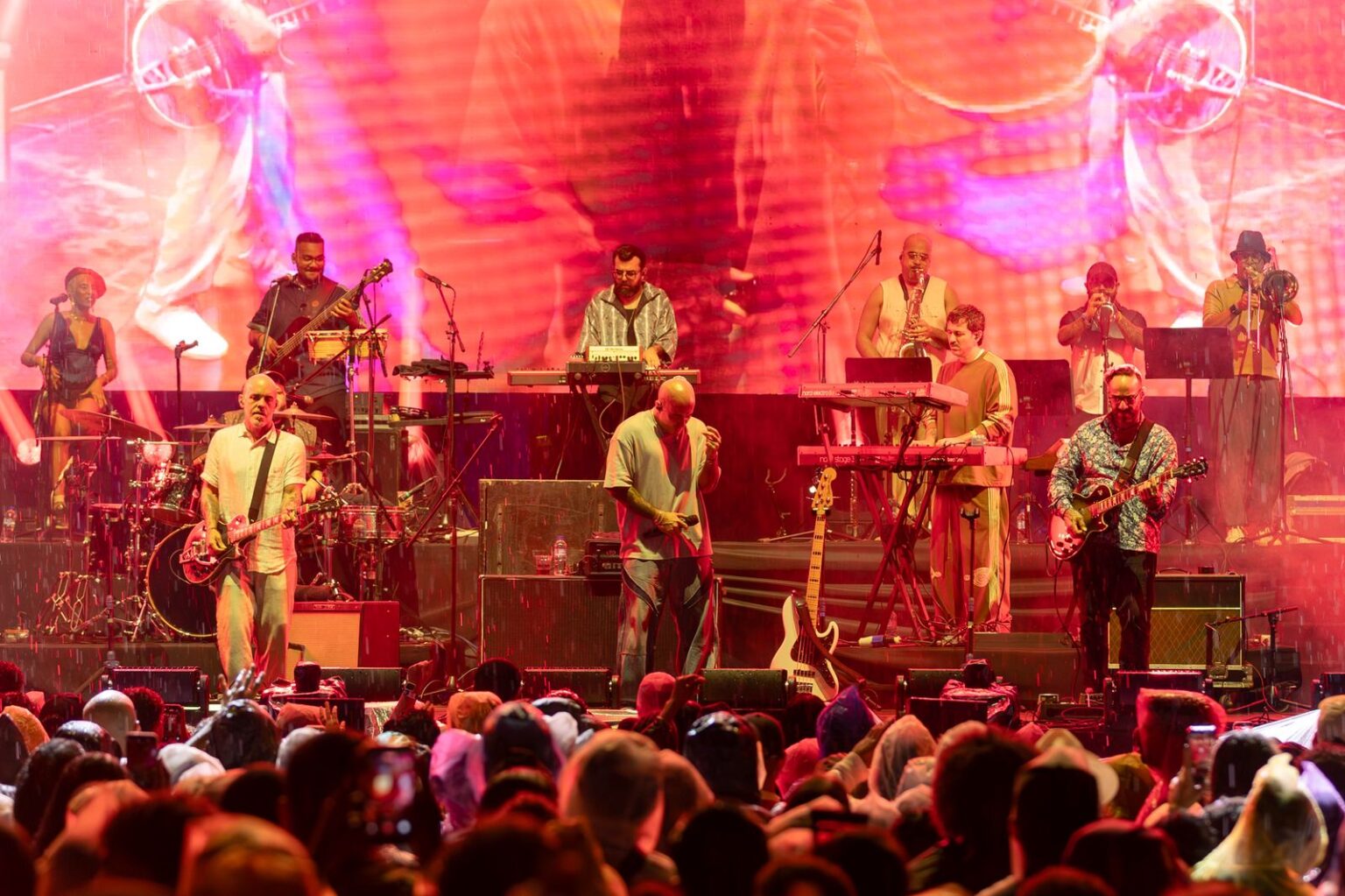 a-pesar-de-la-lluvia,-mas-de-seis-mil-fanaticos-celebraron-los-10-anos-de-isle-of-light