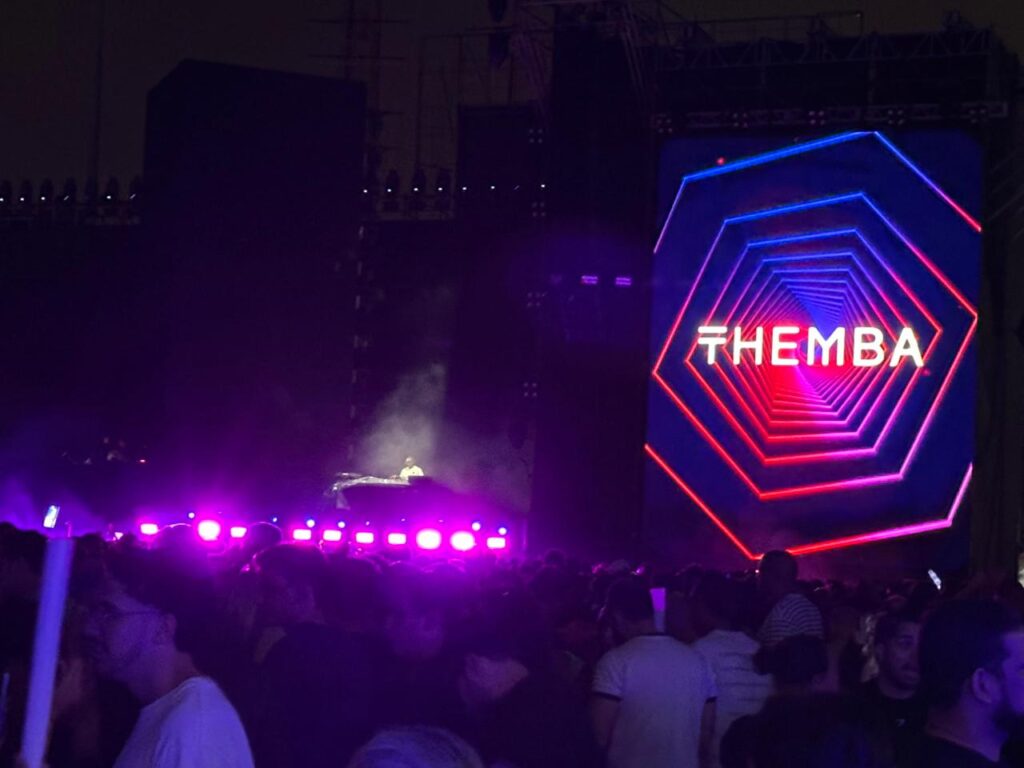 david-guetta-y-sus-fanaticos-desafian-la-lluvia-y-mantienen-la-fiesta-en-pleno-concierto