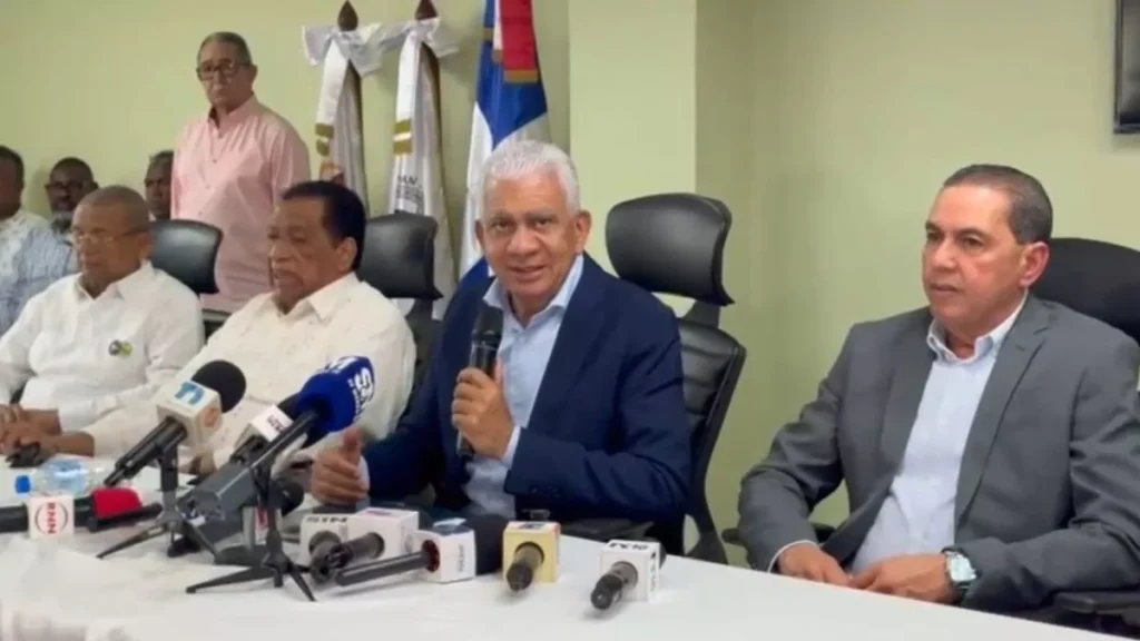 fenatrado-anuncia-que-absorbera-alza-de-combustibles-y-retrasa-incremento-en-transporte