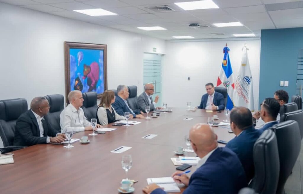 gobierno-se-reune-con-representantes-del-comercio-de-provisiones-ante-crisis-internacional