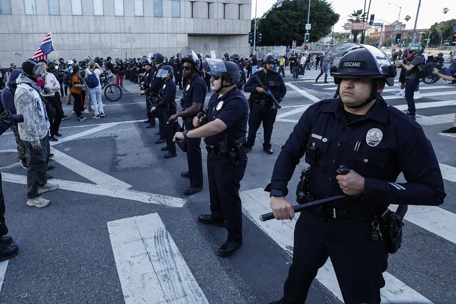 Más de 80 detenidos en las protestas contra Trump en Los Ángeles, Denver, Portland y Dallas mas-de-80-detenidos-en-las-protestas-contra-trump-en-los-angeles,-denver,-portland-y-dallas