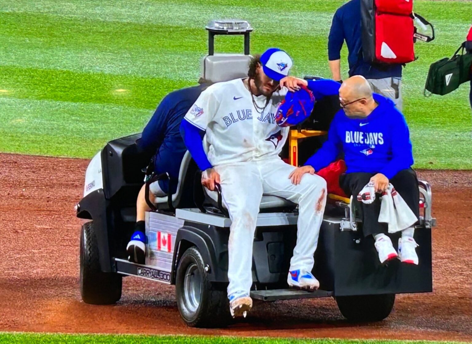 cody-ponce-sale-lesionado-en-su-regreso-a-las-grandes-ligas-con-los-azulejos