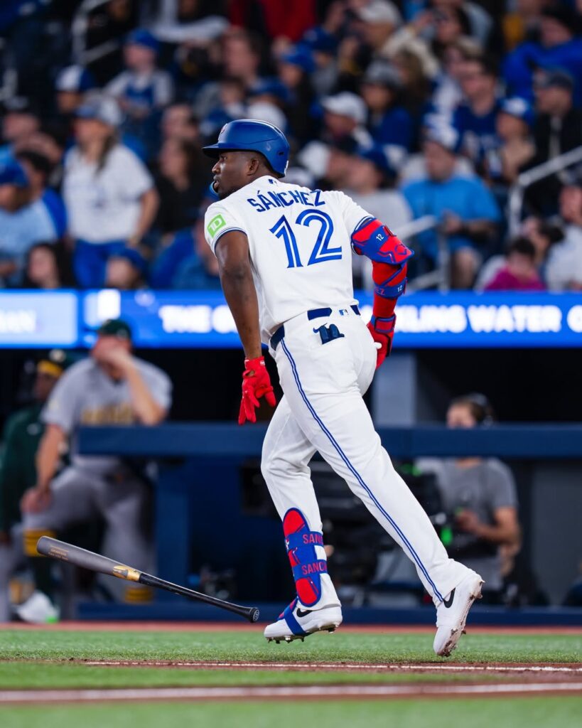 azulejos-y-marlins-completan-barridas;-dominicanos-destacan-en-la-jornada-de-mlb