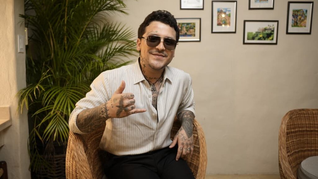 christian-nodal-llega-a-altos-de-chavon-para-su-esperado-concierto-de-este-sabado-santo