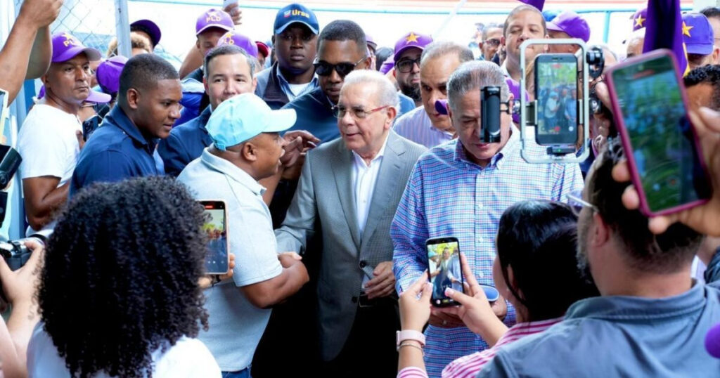En Salcedo Danilo Medina pide investigar causas de mortalidad neonatal