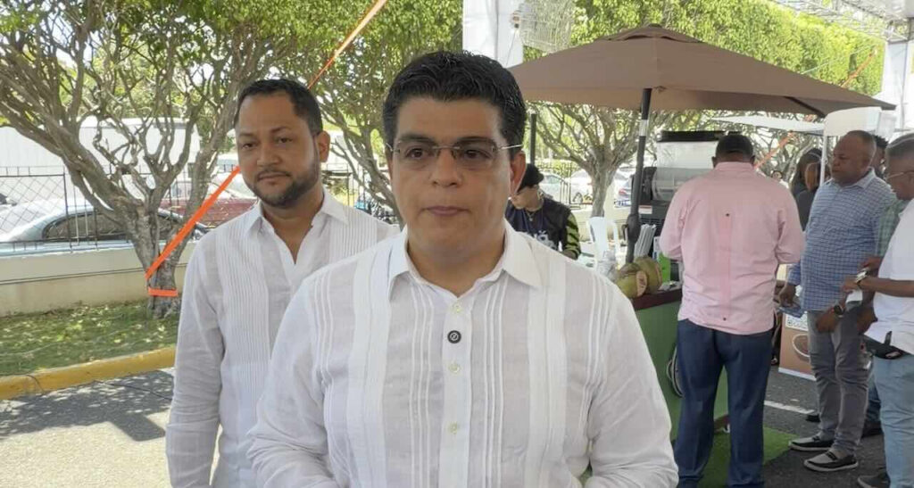Fellito Subervi apela a la conciencia ciudadana sobre el uso responsable del agua