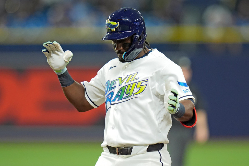 Jonrones de Díaz y Mullins impulsan a los Rays, sobre los Padres