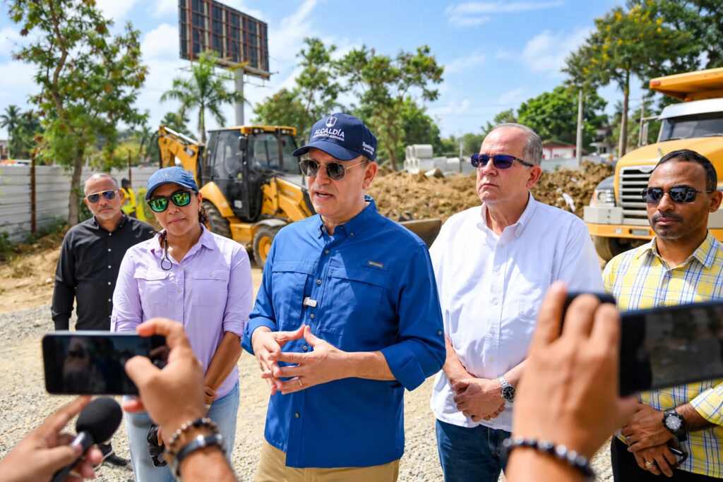 Alcalde Ulises Rodríguez supervisa construcción de Estación Central de Bomberos en El Dorado