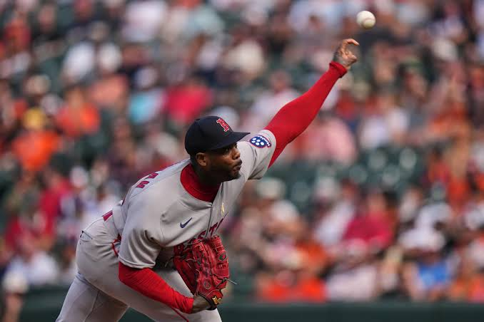 El cubano Aroldis Chapman de los Medias Rojas de Boston pasó a ser el noveno lanzador en la historia de las Grandes Ligas con 400 o mas juegos salvados