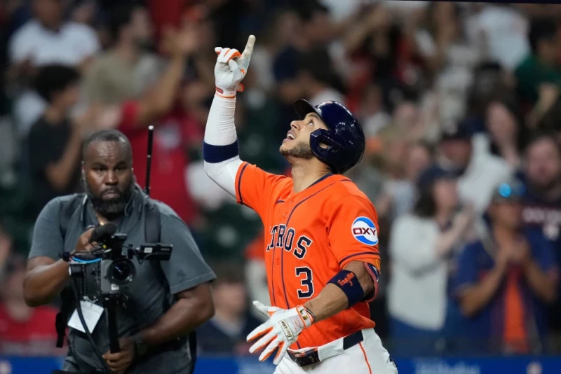 El dominicano Jeremy Peña conectó dos jonrones en la victoria de los Astros de Houston ante los Reales de Kansas City