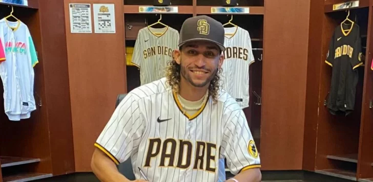 El lanzador dominicano Joan González fue anunciado el lunes como el primer refuerzo importado de los Leones del Caracas