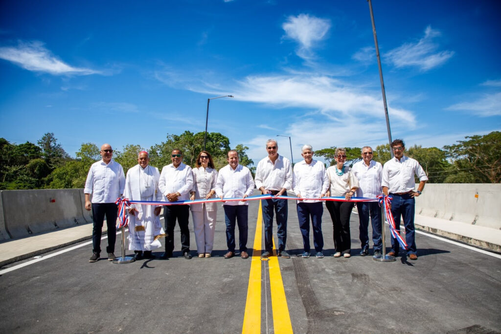En tiempo récord el Gobierno entrega a Puerto Plata nuevo puente sobre el río Camú