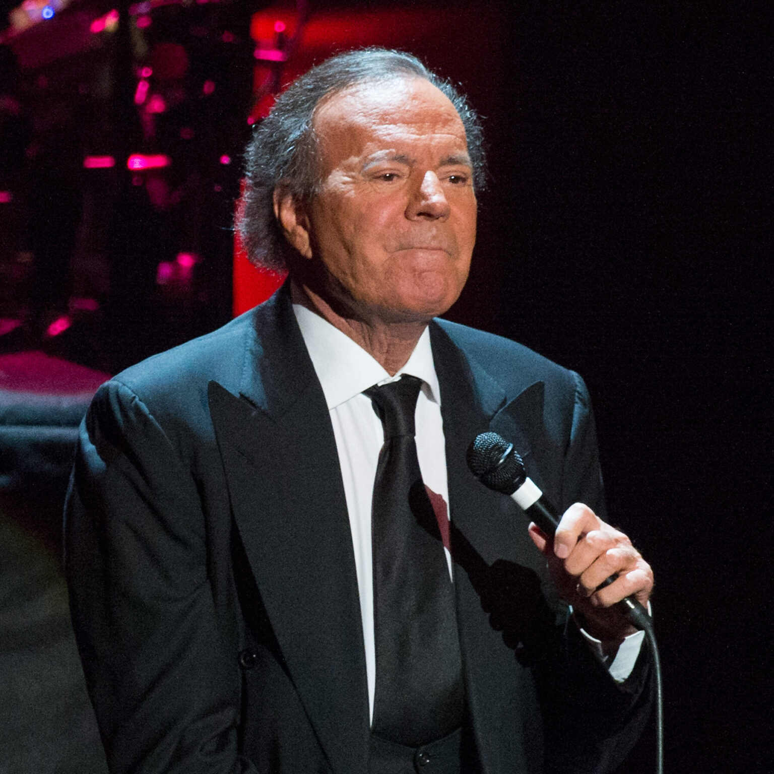 Extrabajadoras de Julio Iglesias presentan nueva querella por presunta agresión sexual