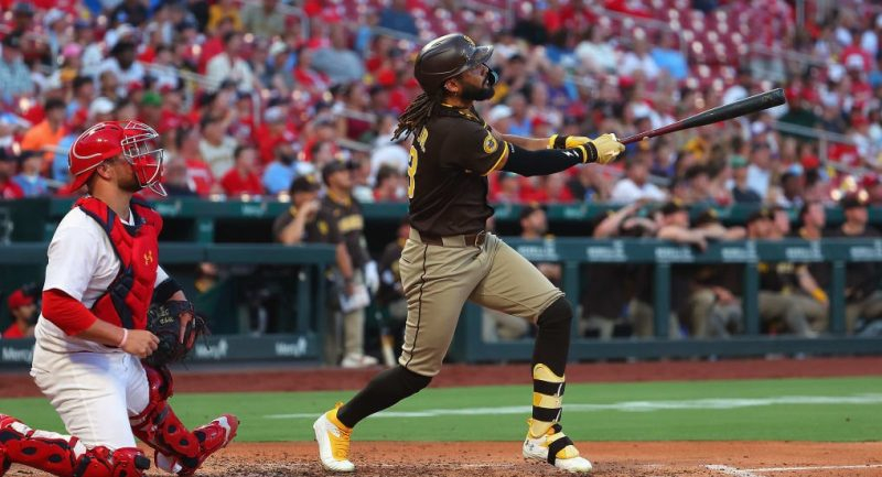 Fernando Tatis Jr,. conectó dos jonrones en la derrota de los Padres de San Diego ante los Rojos de Cincinnati