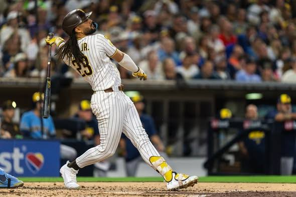 Fernando Tatis Jr. conecta dos jonrones, pero los Padres caen ante los Rojos