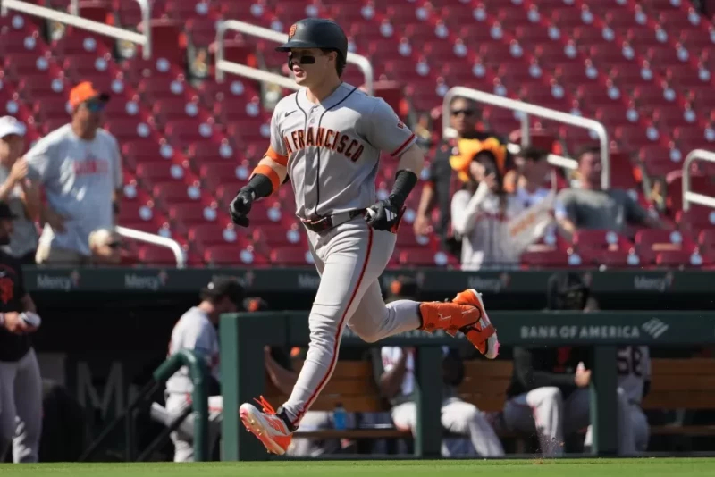 Gigantes triunfan ante Cardenales con jonrón de Gilbert en la décima