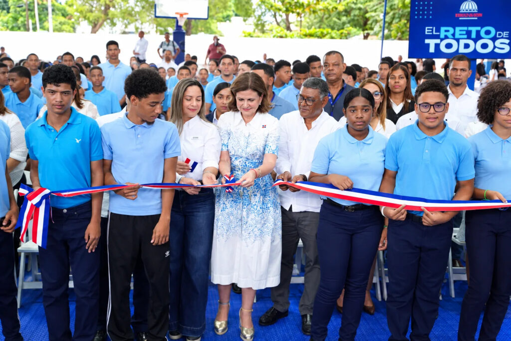 Gobierno entrega techado del Centro Educativo Juan de Jesús Reyes en Valverde Mao