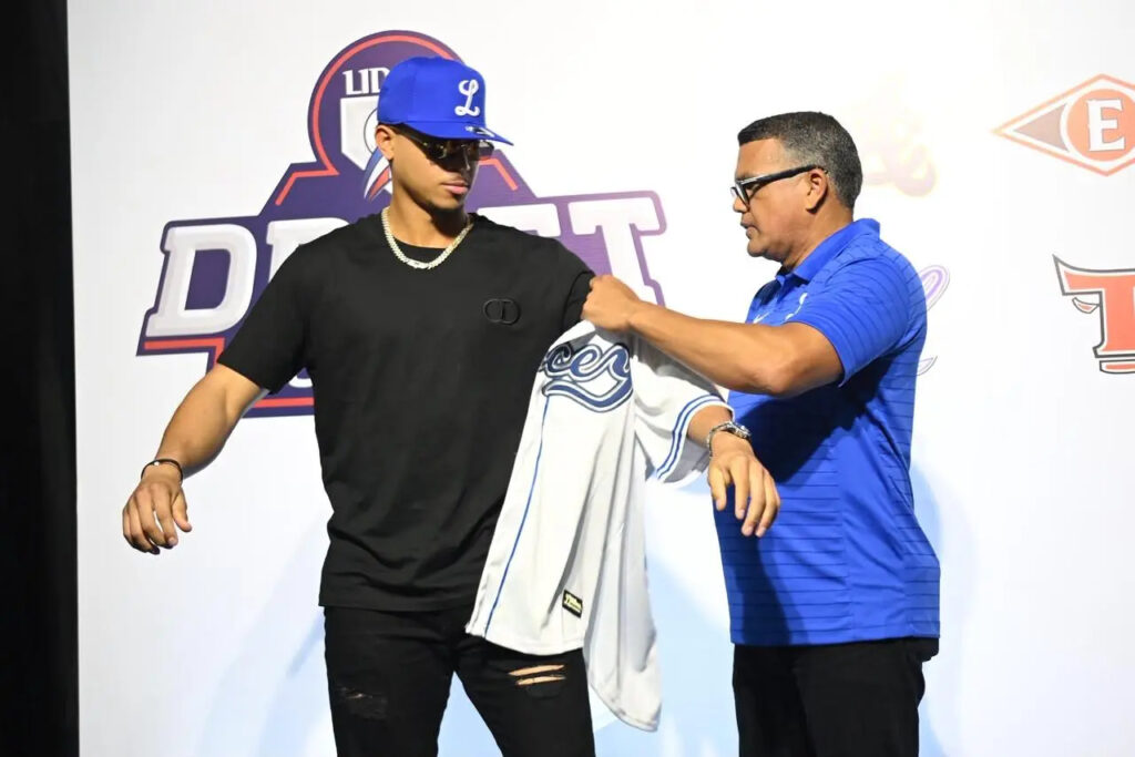Hayden Álvarez fue escogido por los Tigres del Licey como el primer Pick del Draft de Peloteros Novatos de la Liga Dominicana de Béisbol