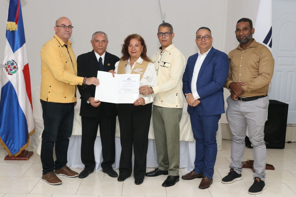 INFOTEP y CDP fortalecen formación de comunicadores en La Vega con certificación de 36 profesionales en Producción de Televisión Avanzada