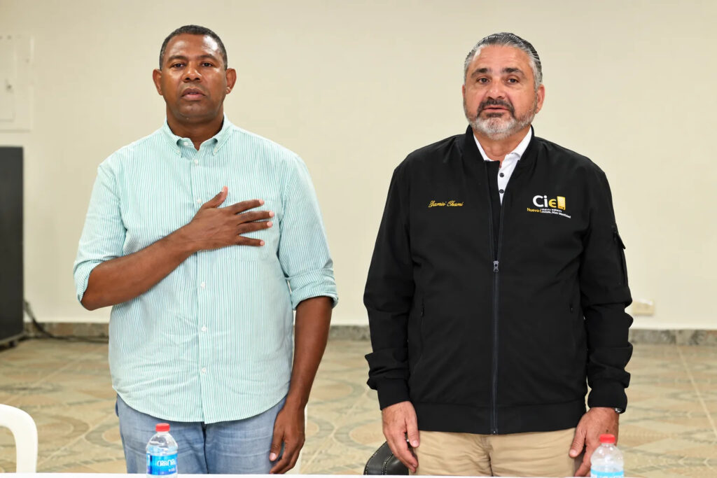JCE y líderes comunitarios acuerdan ampliar proceso de cedulación en Santiago Oeste