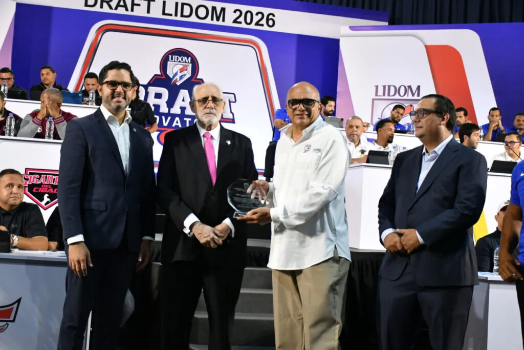 La Liga Dominicana de Beisbol reconoció a Jorge Torres y Rafael Mateo durante la vigésima cuarta edición del Draft de Peloteros Novatos
