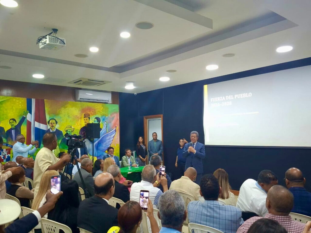 Leonel Fernández pretende convertir a la Fuerza del Pueblo en centro de enseñanza permanente