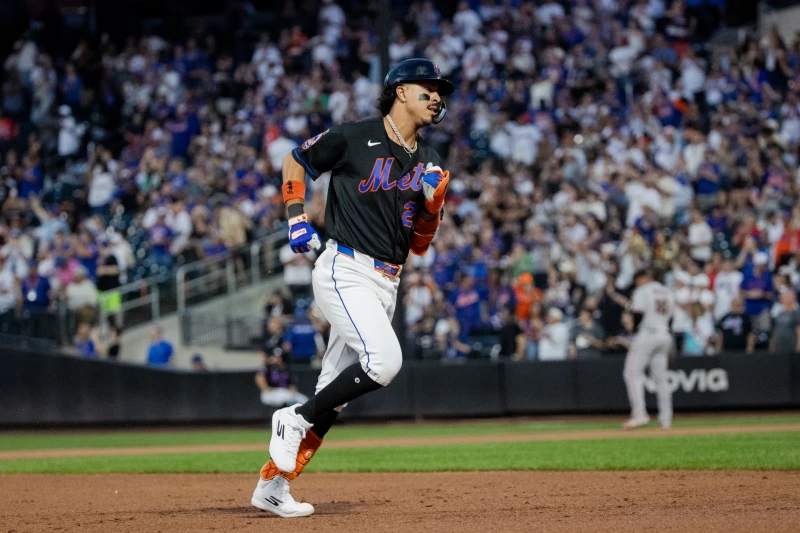 Lindor y Álvarez jonronean y los Mets superan a los Giants 10-6