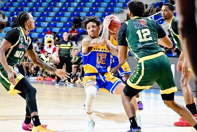 Los conjuntos de Mauricio Báez y San Carlos se enfrentarán en el inicio del Torneo de Baloncesto Superior del Distrito Nacional
