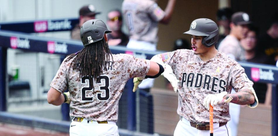 Los dominicanos Fernando Tatis Jr. y Manny Machado conectaron jonrones consecutivos en la victoria de los Padres de San Diego ante los Yanquis de Nueva York