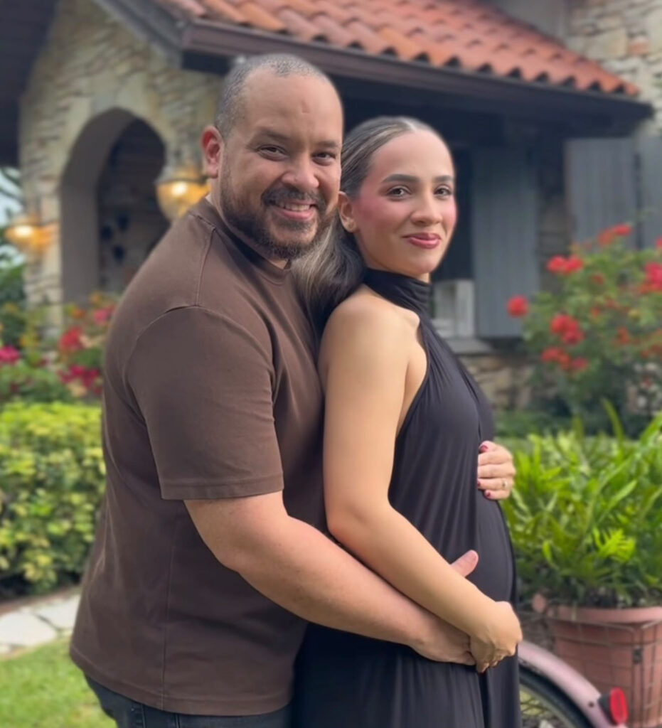 Pepe Sierra y su esposa la actriz Yelayny Placencia esperan su primer hijo