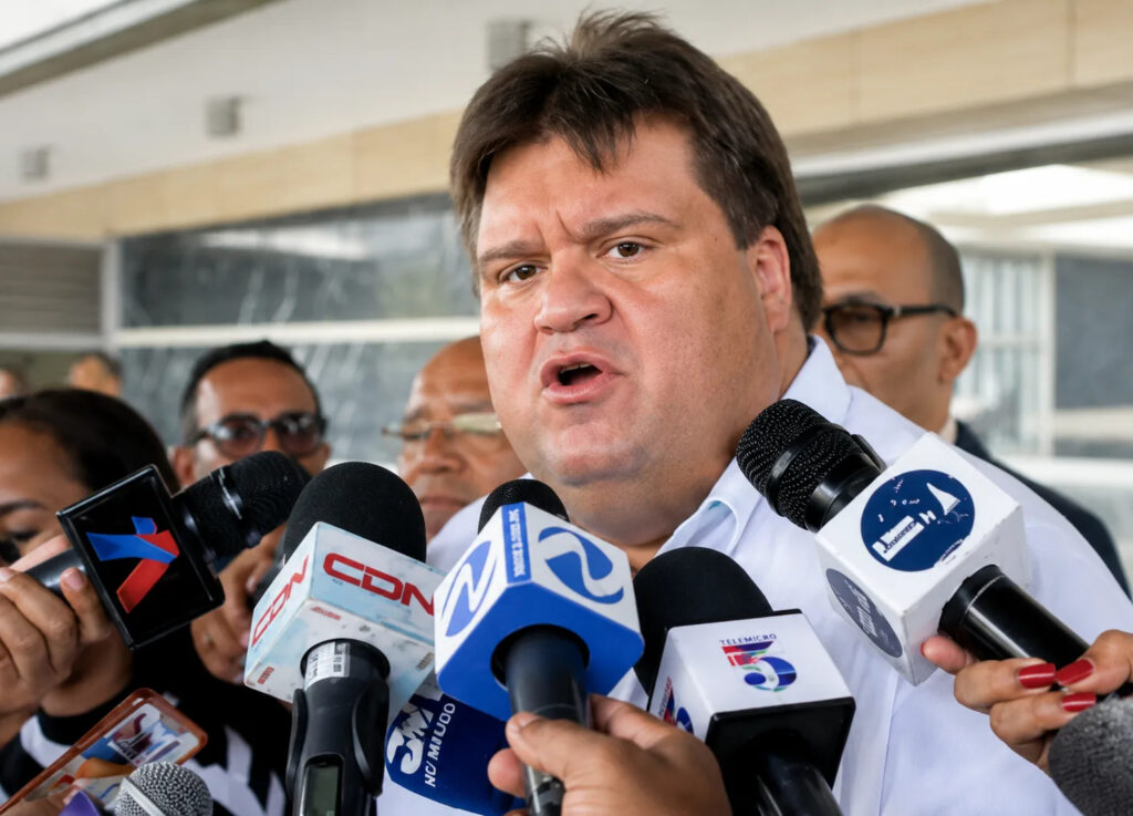 Raúl Martínez expresa preocupación por ola de violencia en Boca Chica