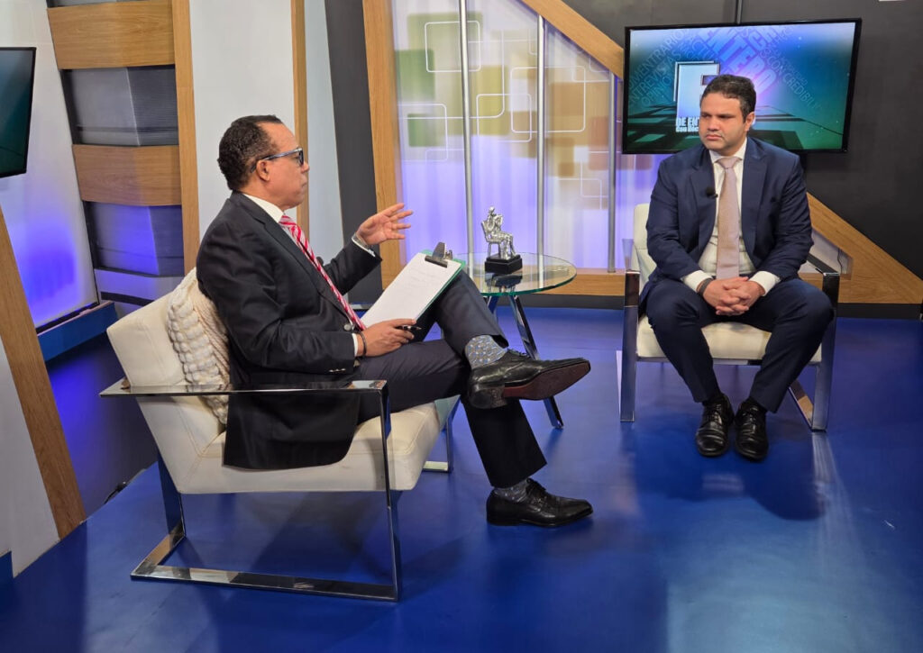 Richard Medina: “Crisis económica golpea al pueblo; Lo privado pierde 33 mil empleos; el público subió 35 mil”