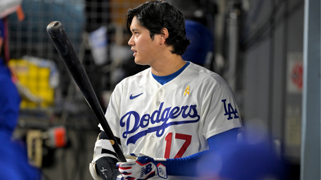 Shohei Ohtani quedó fuera de la alineacion de los Dodgers de los Ángeles por sexta vez en siete juegos debido a molestia en el brazo derecho