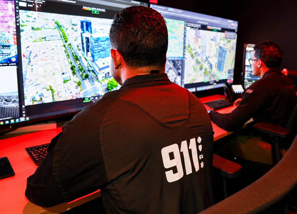 Sistema 9-1-1 prueba alertas masivas a celulares y drones autónomos durante simulacro