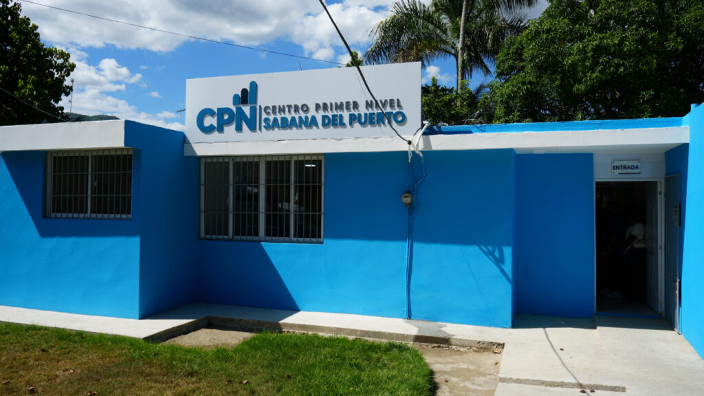 SNS acerca servicios de salud a Sabana del Puerto con entrega de remozado Centro de 1er Nivel