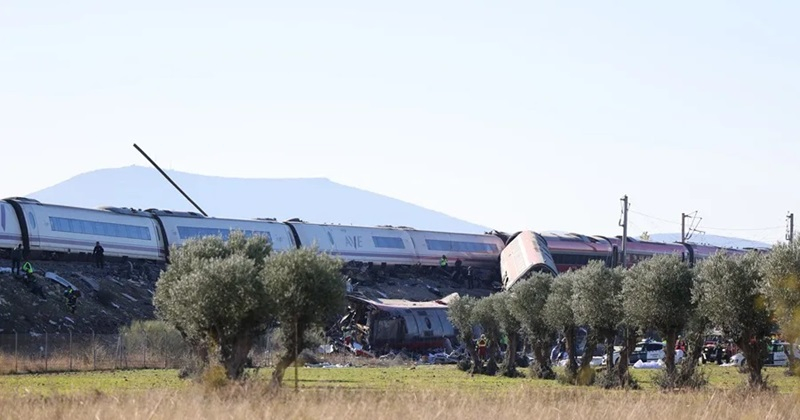Al menos 31 muertos y 80 heridos por la colisión de dos trenes en España