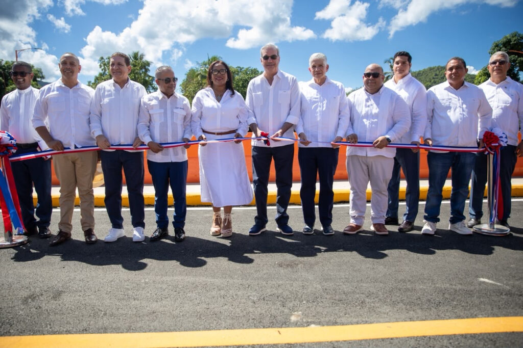 ¡De lo imposible a la realidad! Padre Joaquín Pérez destaca construcción del puente sobre el río La Leonora y agradece apoyo de Abinader