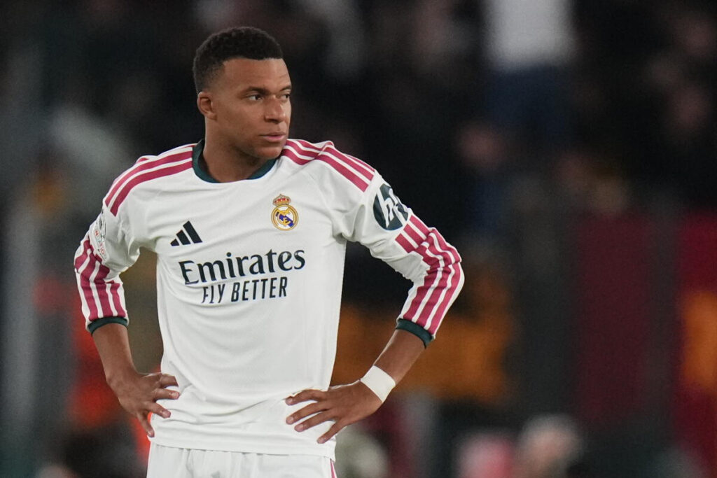 El francés Kylian Mbappé de 27 años y 298 días de nacido se convirtio en el jugador más joven de la historia en llegar a 100 partidos disputados en la Liga de Campeones de fútbol