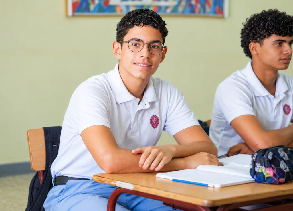 Gobierno reconoce a Kender Soto y Rafael Ureña por excelencia académica