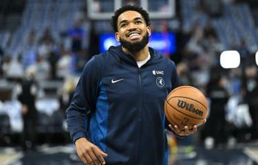 Karl-Anthony Towns anotó 27 puntos y capturó 20 rebotes en la primera victoria del equipo de los New York Knicks en la presente temporada