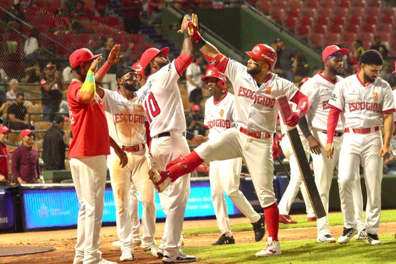 Leones del Escogido blanquean a las Estrellas Orientales