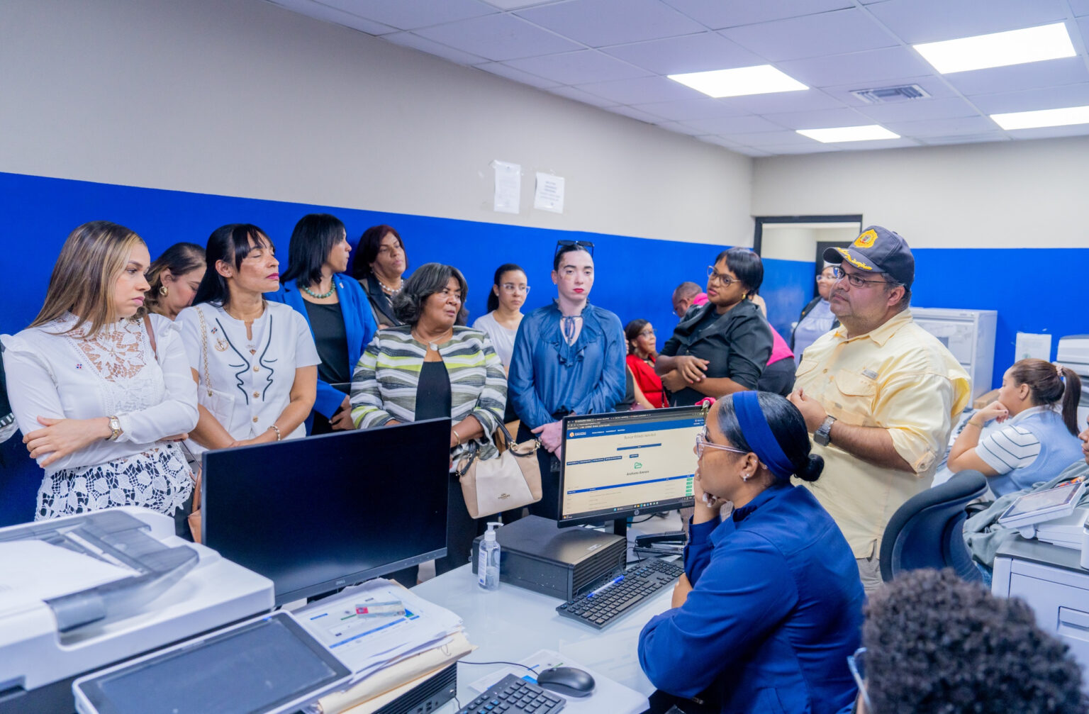 Maestrantes en Derecho Migratorio y Consular UASD visitan sede DGM
