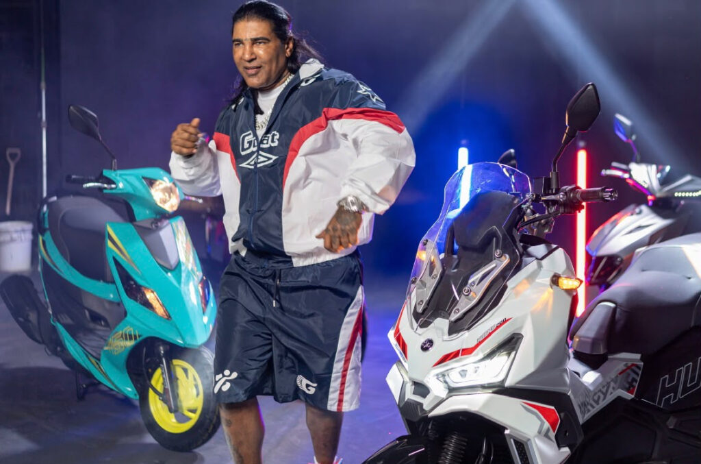 Omega será imagen oficial de marca taiwanesa de motocicletas