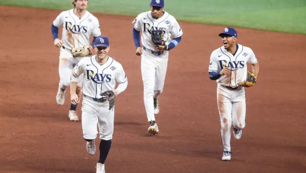 Serie Mundial: Tampa Bay remonta y alargan la batalla ante los Cerveceros