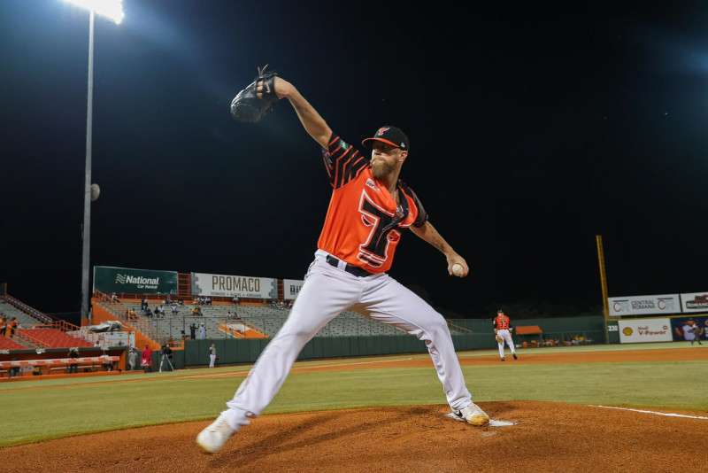 Toros del Este blanquean a las Aguilas Cibaeñas