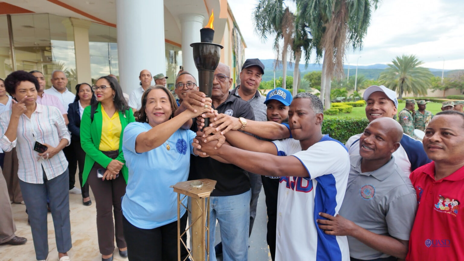 UASD Barahona recibe antorcha de los Juegos Deportivos Universitarios Tony Barreiro